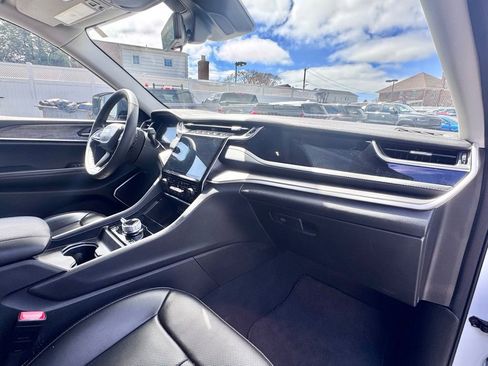 Used 2024 Jeep Grand Cherokee Limited 4xe w/ Luxury Tech Group II image 18