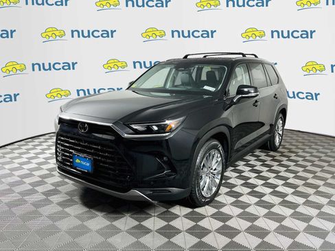 Used 2024 Toyota Grand Highlander AWD image 3