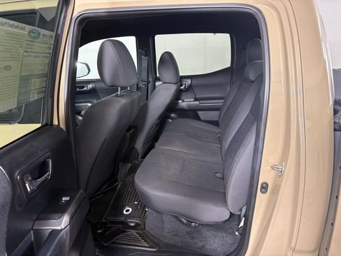 Used 2018 Toyota Tacoma TRD Off-Road w/ Technology Package AWD/4WD image 27