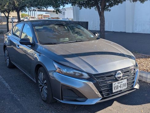 Used 2025 Nissan Altima 2.5 SV image 4