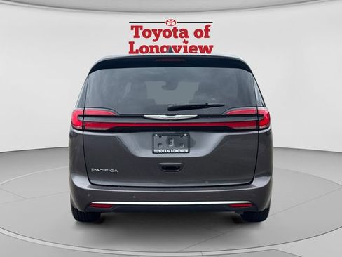 Used 2023 Chrysler Pacifica Touring-L FWD image 4