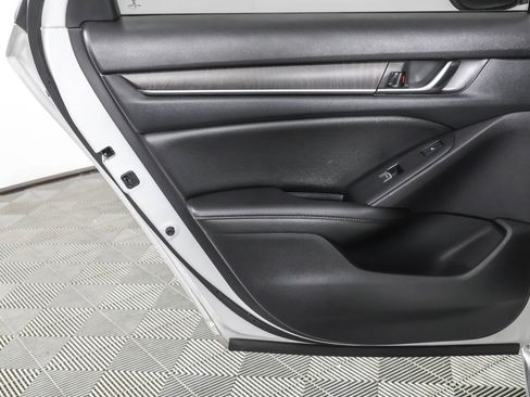 Used 2020 Honda Accord Touring image 40