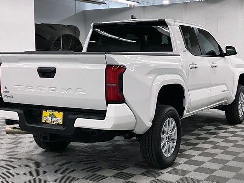 Used 2025 Toyota Tacoma SR5 AWD/4WD image 13