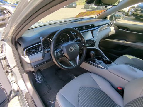 Used 2018 Toyota Camry SE w/ Moonroof Package image 15