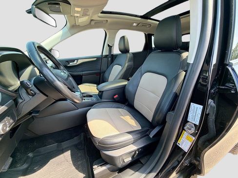 Used 2022 Ford Escape Titanium w/ Titanium Elite Package AWD/4WD image 24