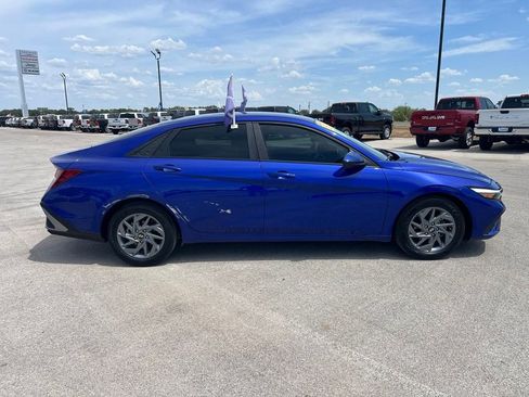 Used 2024 Hyundai Elantra SEL FWD image 6