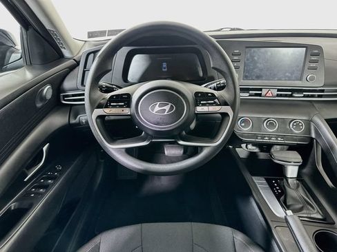Certified 2025 Hyundai Elantra SE FWD image 25