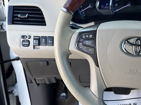 Used 2013 Toyota Sienna Limited image 19