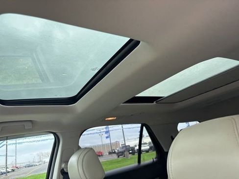 Used 2017 Ford Explorer Platinum image 33