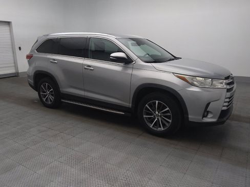 Used 2019 Toyota Highlander XLE FWD image 11