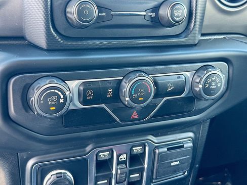 Used 2019 Jeep Wrangler Unlimited Sport S image 16