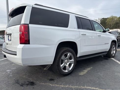Used 2017 Chevrolet Suburban LT image 5