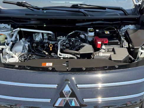 Used 2025 Mitsubishi Outlander SE FWD image 36