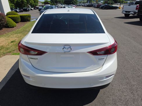 Used 2015 MAZDA MAZDA3 i Touring w/ Technology Package FWD image 4