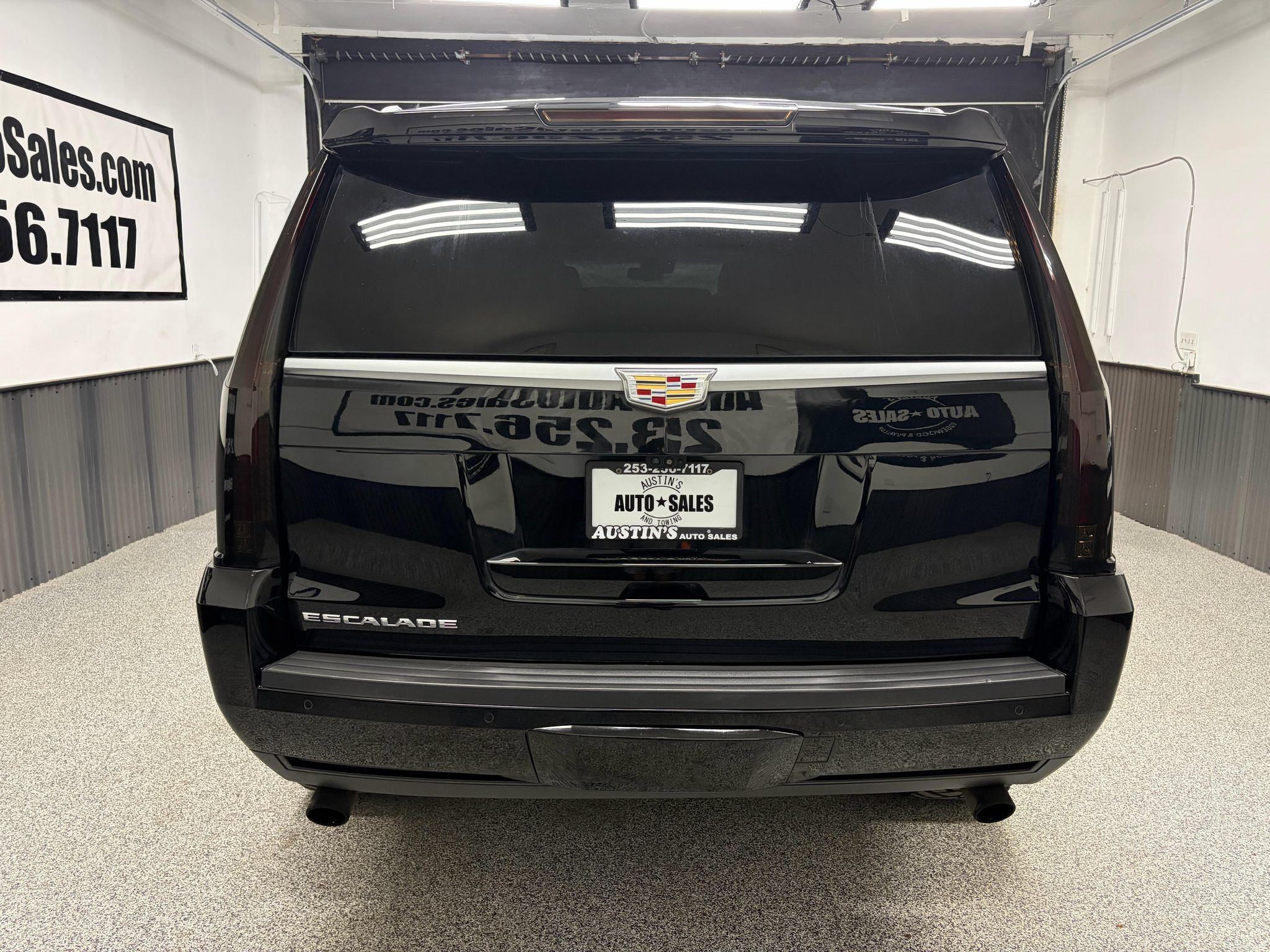 Used 2018 Cadillac Escalade ESV Luxury AWD/4WD image 4