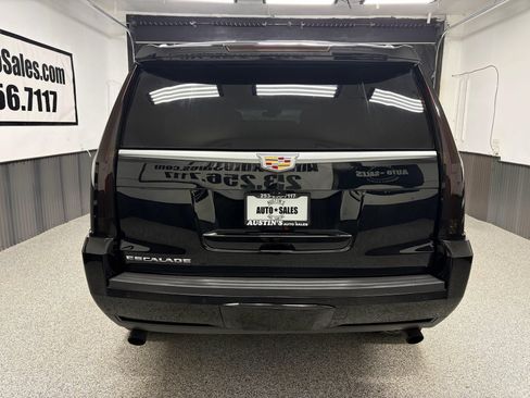 Used 2018 Cadillac Escalade ESV Luxury AWD/4WD image 4