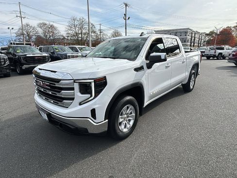 Used 2024 GMC Sierra 1500 SLE image 3