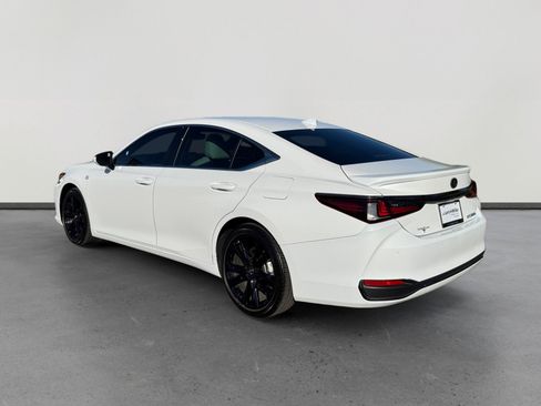 Used 2024 Lexus ES 300h F Sport image 3
