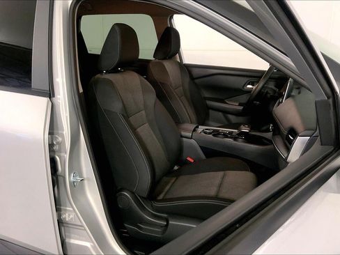 Used 2025 Nissan Rogue SV AWD/4WD image 7