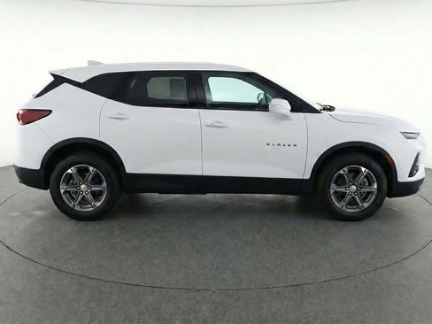 Used 2025 Chevrolet Blazer LT FWD image 11