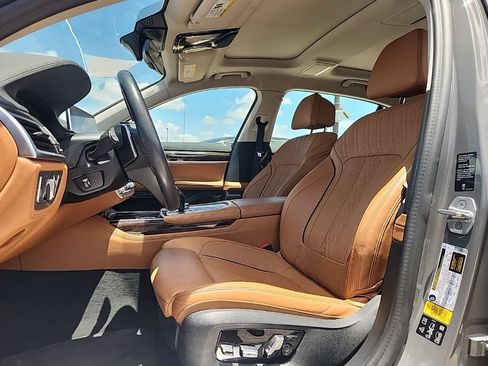 Used 2021 BMW 750i xDrive w/ Autobahn Package AWD/4WD image 2