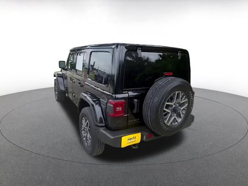 Used 2025 Jeep Wrangler Unlimited Sahara AWD/4WD image 11