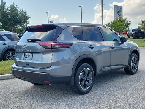 Certified 2024 Nissan Rogue SV FWD image 5