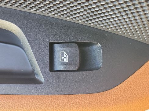 Used 2025 BMW i4 eDrive40 w/ Parking Assistance Package RWD image 17