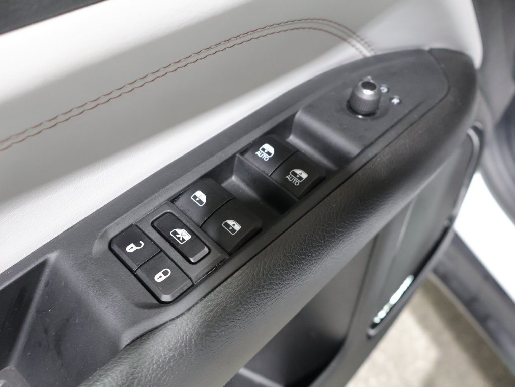 Certified 2025 Jeep Compass Limited AWD/4WD image 15