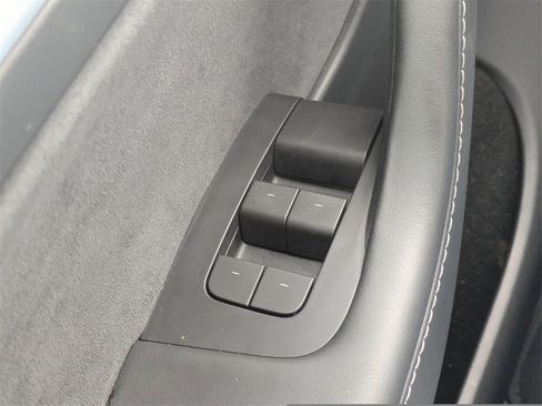 Used 2023 Tesla Model Y Long Range image 25