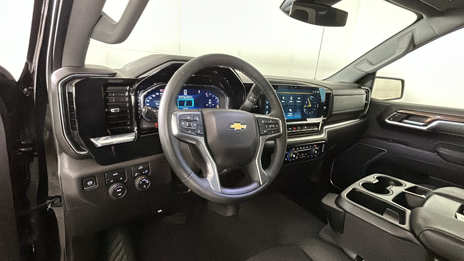 Used 2024 Chevrolet Silverado 1500 LT AWD/4WD image 16