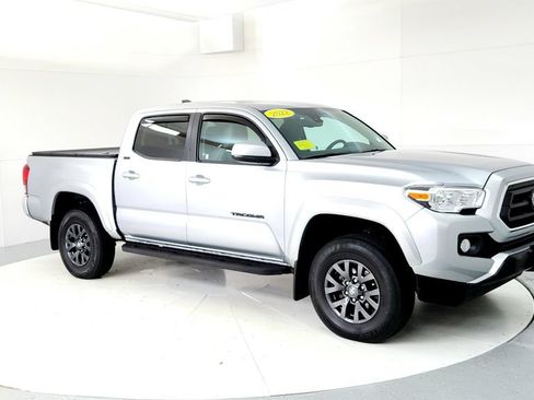 Certified 2022 Toyota Tacoma SR5 AWD/4WD image 7