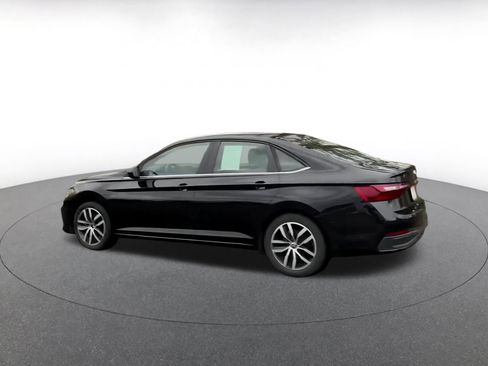 Used 2025 Volkswagen Jetta SE image 11