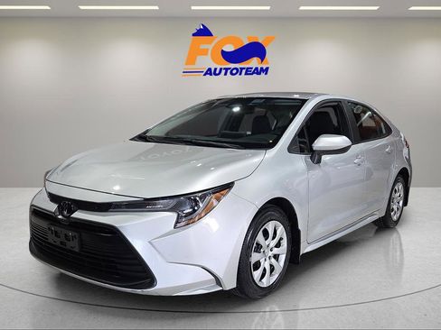 Certified 2025 Toyota Corolla LE FWD image 1