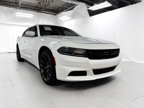 Used 2021 Dodge Charger SXT w/ Leather Interior Group RWD image 8