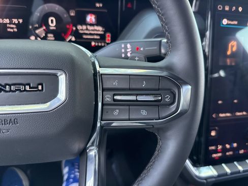 Used 2025 GMC Yukon XL Denali AWD/4WD image 35