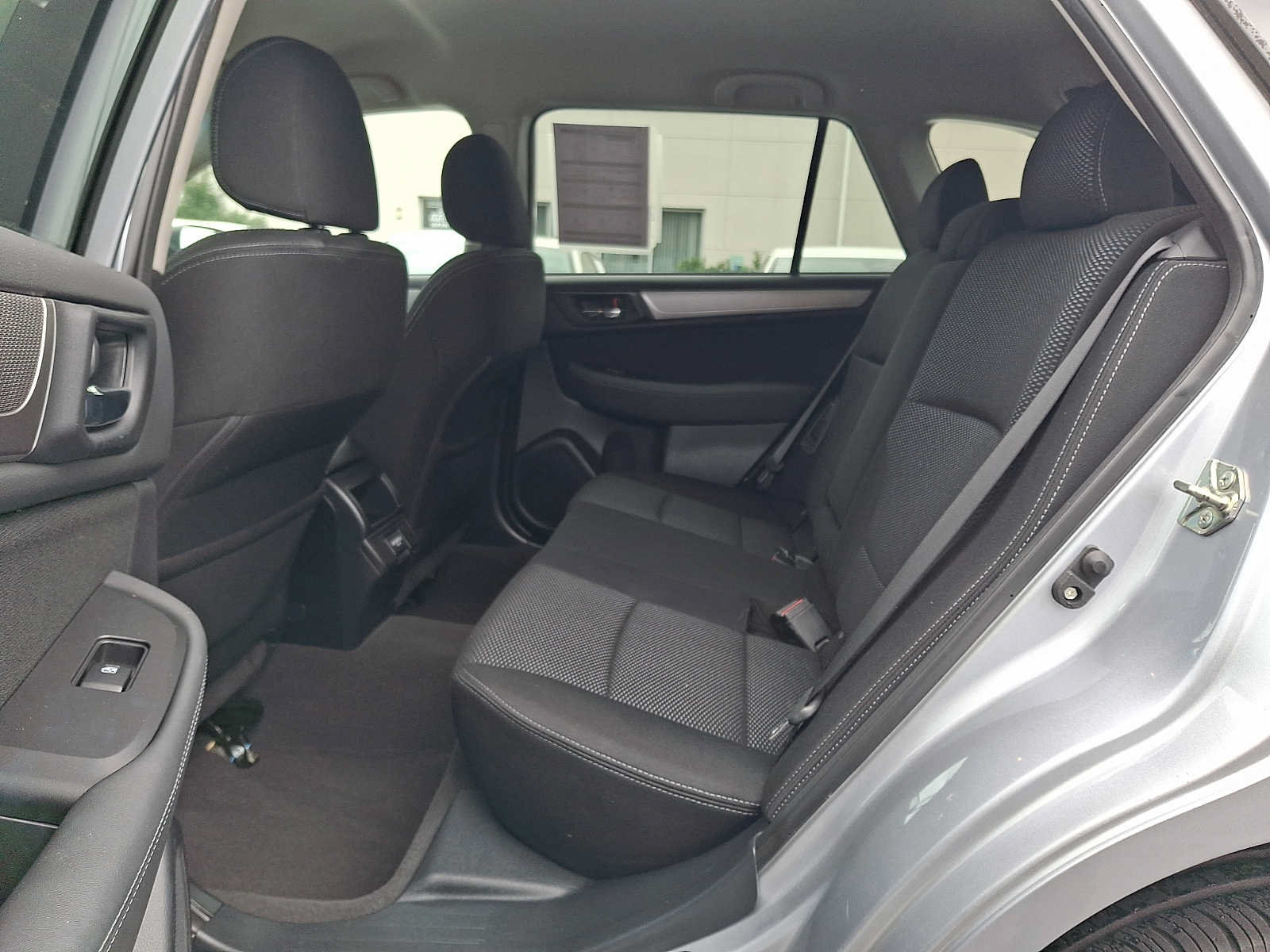 Used 2018 Subaru Outback 2.5i Premium AWD/4WD image 10