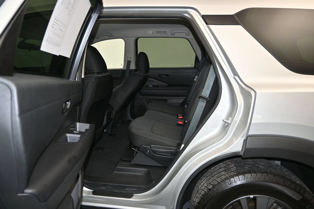Used 2025 Nissan Pathfinder SV FWD image 22