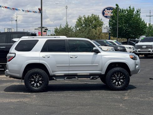 Used 2018 Toyota 4Runner SR5 Premium AWD/4WD image 3