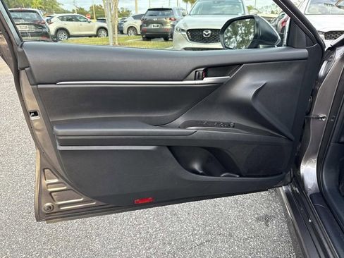 Used 2024 Toyota Camry SE image 21