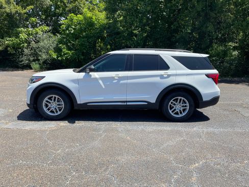 Used 2025 Ford Explorer Active RWD image 2