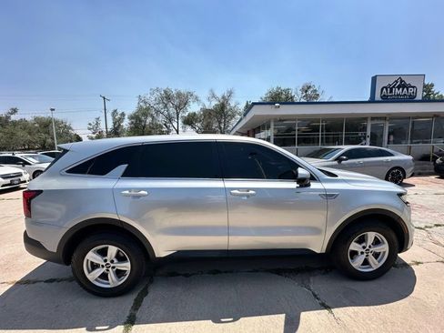 Used 2022 Kia Sorento LX AWD/4WD image 8