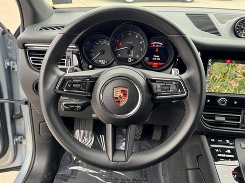 Used 2025 Porsche Macan image 24
