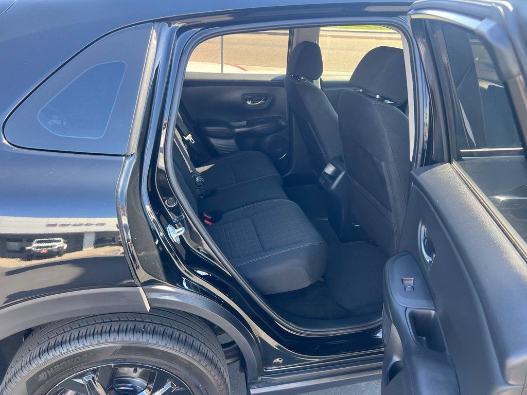 Used 2025 Honda HR-V LX image 32