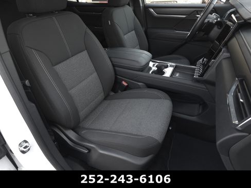 Used 2025 GMC Acadia Elevation image 43