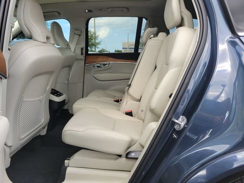 Used 2022 Volvo XC90 T6 Momentum w/ Advanced Package AWD/4WD image 11