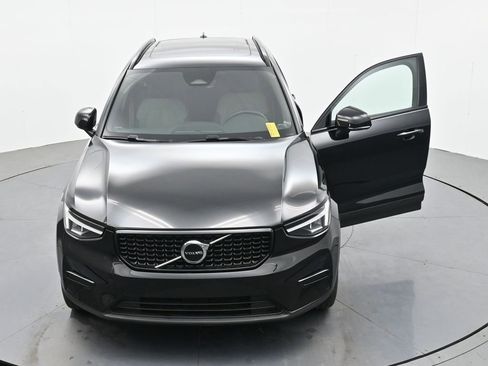 Used 2024 Volvo XC40 B5 Core image 19