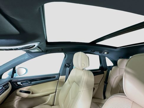 Used 2026 Porsche Macan image 14