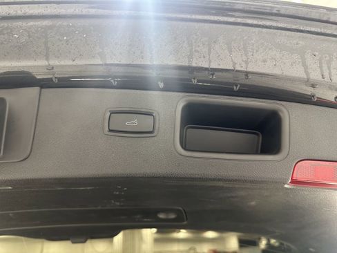 Used 2021 Porsche Macan Base image 36