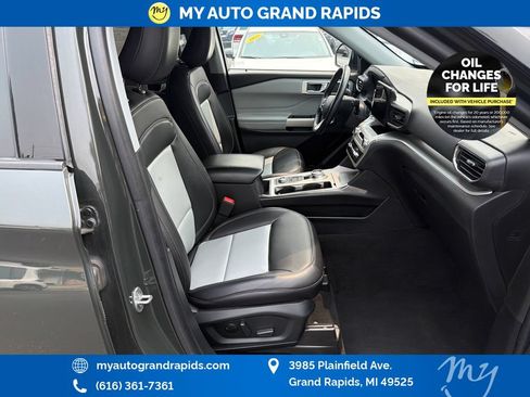 Used 2022 Ford Explorer XLT w/ Equipment Group 202A AWD/4WD image 25